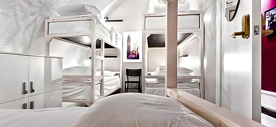 RAMILTON Old Town Hostel