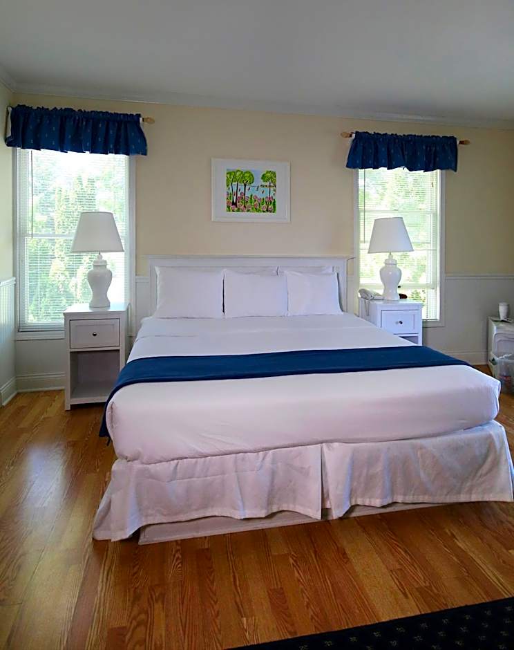 Photo 1 of 4 of 1 King Bed