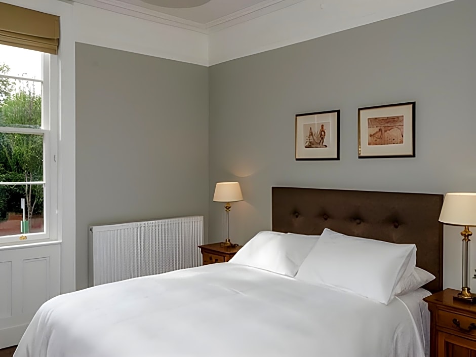 Photo 1 of 6 of Superior 1 King Bed