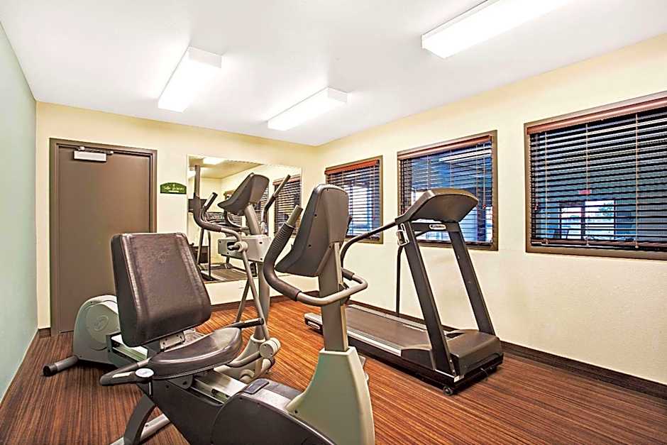 Super 8 by Wyndham Lachenaie/Terrebonne