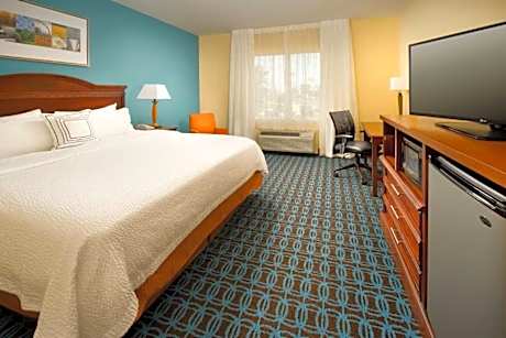 King Room with Transfer Shower - Mobility and Hearing Accessible