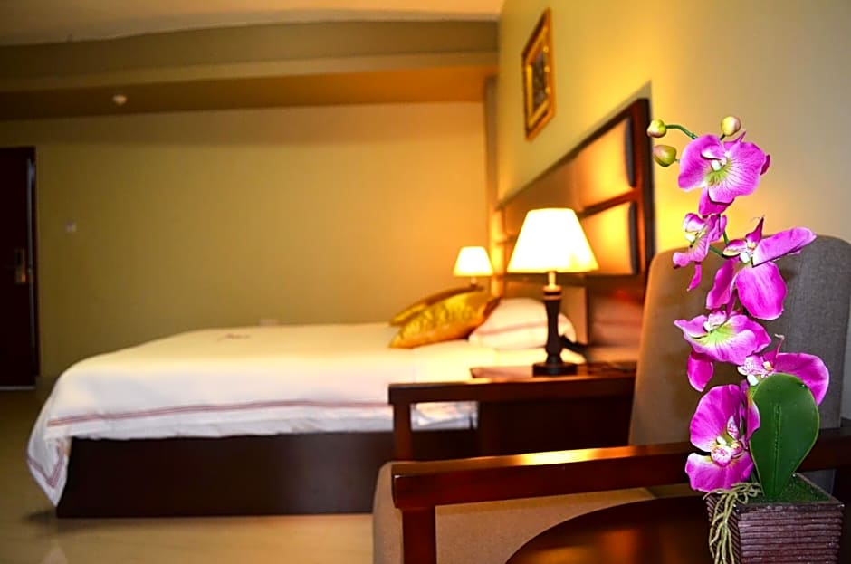 Hillside Plaza Hotel