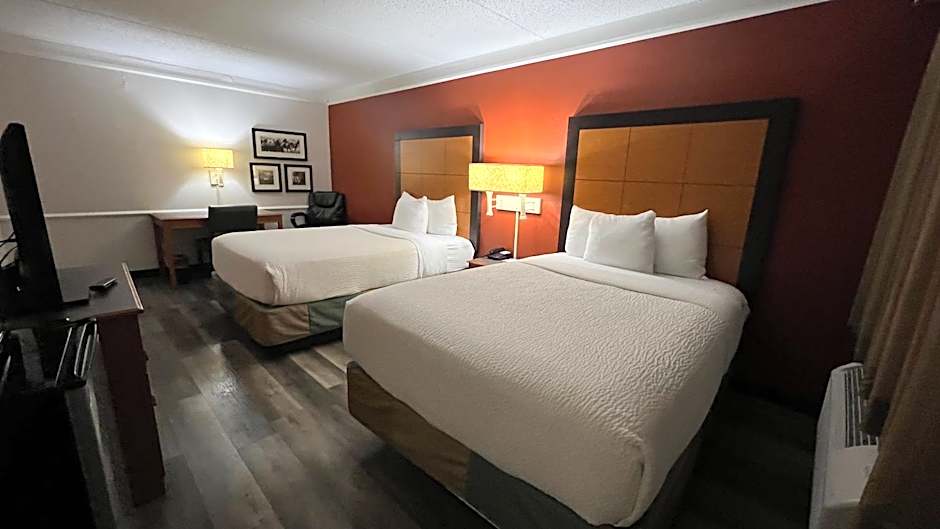 La Quinta Inn & Suites by Wyndham Mid-City