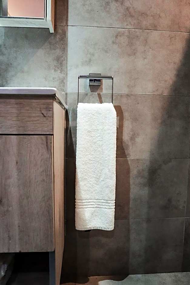 Cascades Guest Lodge