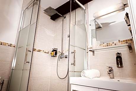 Quadruple Room with Shower