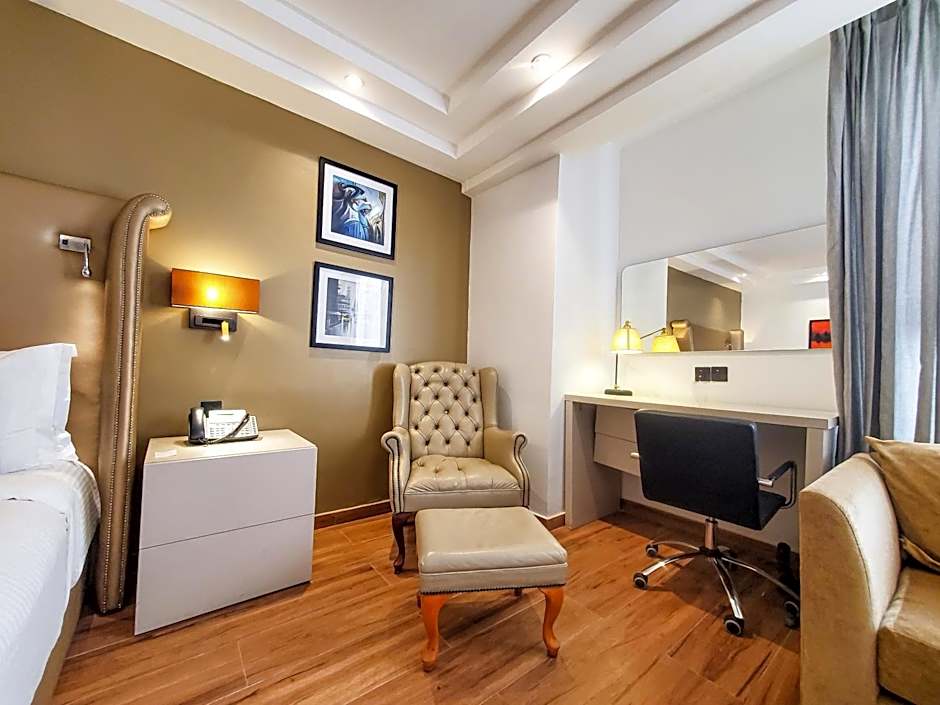 Victoria Crown Plaza Hotel