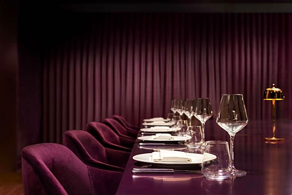 Revery Toronto Downtown, Curio Collection by Hilton