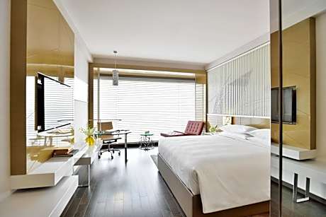 Guest room with Park View