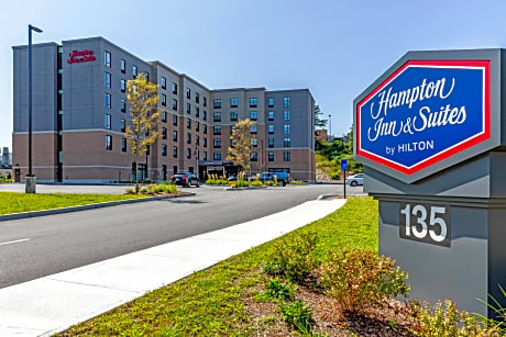 Hampton Inn & Suites Boston/Waltham