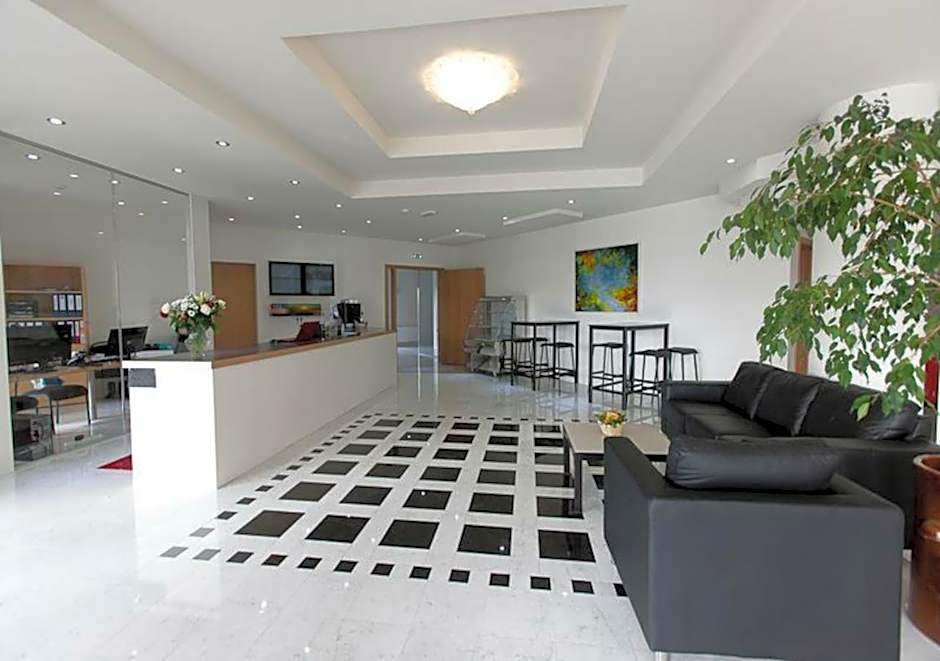 Airport Hotel Aurora Star