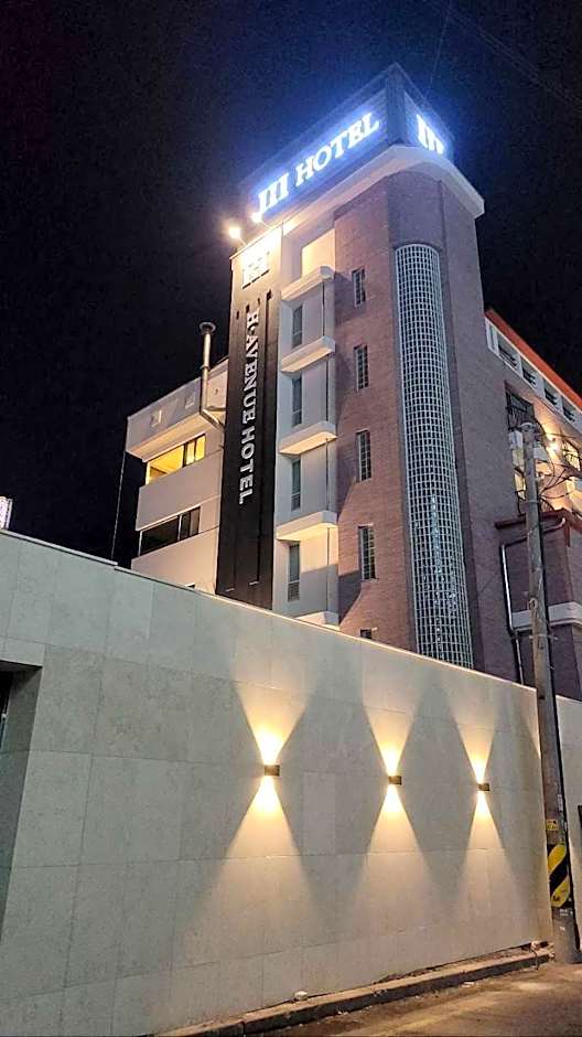 Avenue Hotel