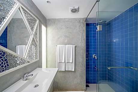 Superior Ocean View King Single