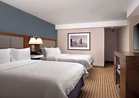 Two Queen Beds with Roll in Shower - Disability Access
