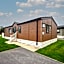 Woodpecker Lodge with Hot Tub