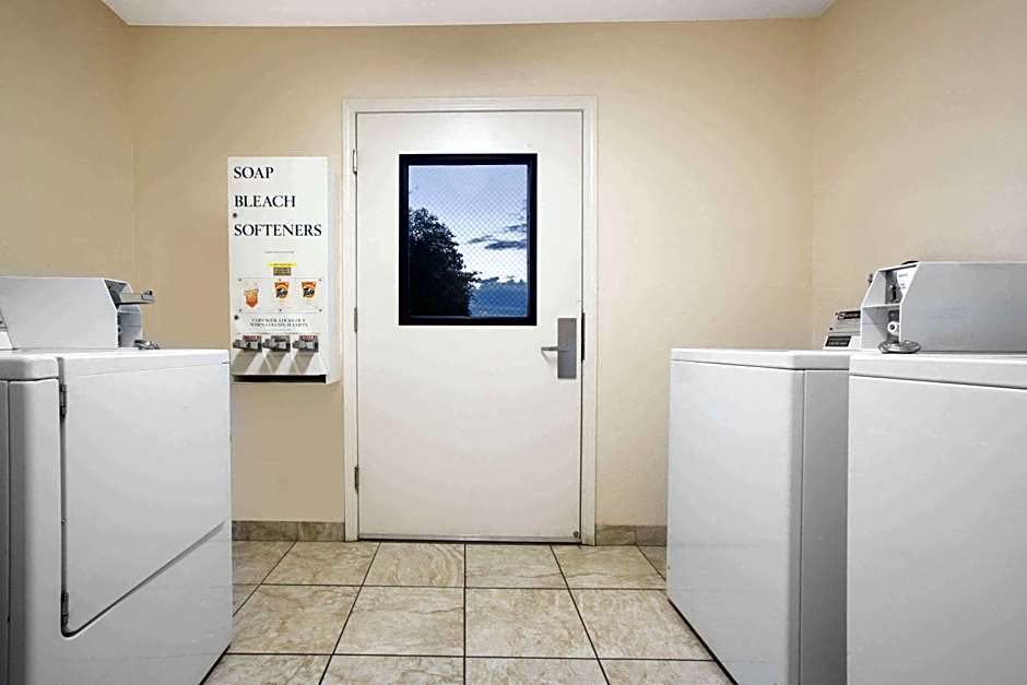 Days Inn by Wyndham Lake Havasu