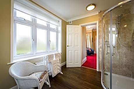 Twin Room with Private Bathroom