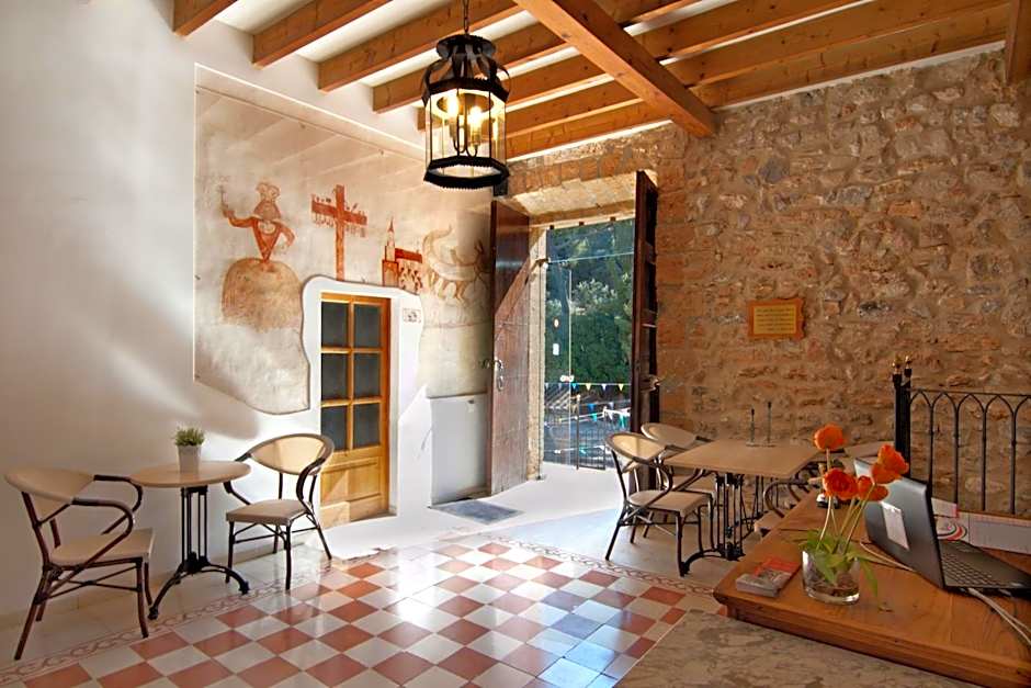 Petit Hotel Hostatgeria La Victoria