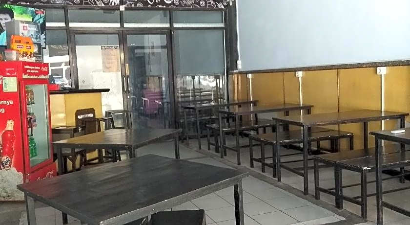 Hotel O Homestay 47 Latanete Near Living Plaza