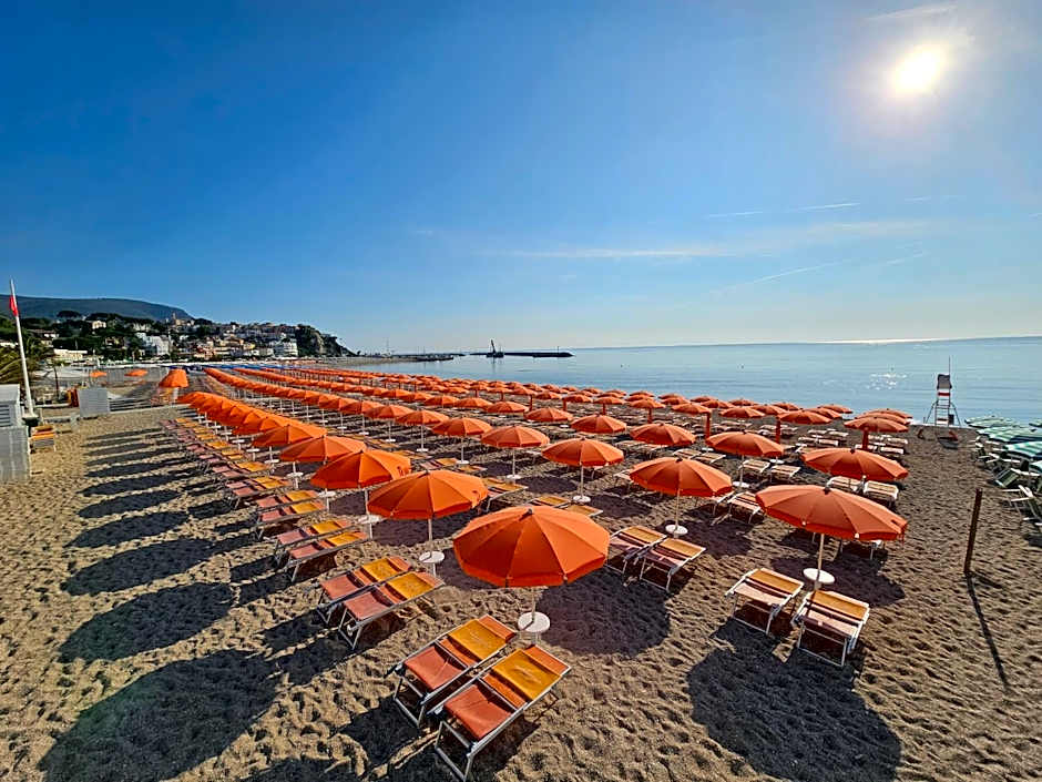 Green Garden Village con piscina, spiaggia riservata e parcheggio