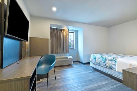 Queen Room - Disability Access - Non-Smoking
