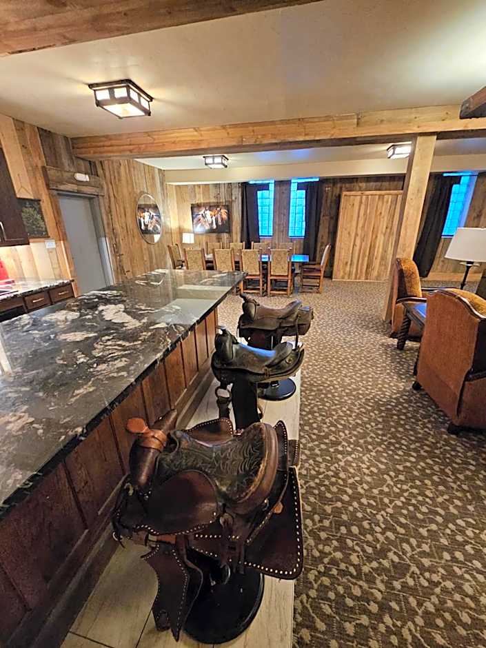 Eaglescape Suites and Event Center