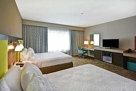 2 Queen Room Fridge And Microwave