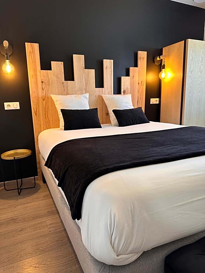 Auberge du Vieux Lanas Logis Hotel Restaurant