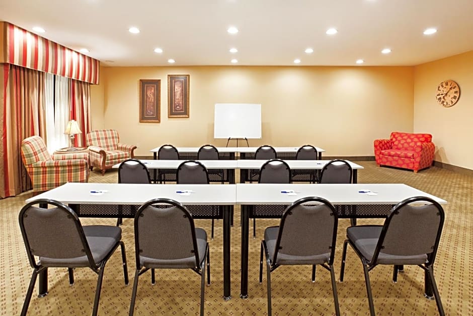 Holiday Inn Express and Suites Pikeville By IHG