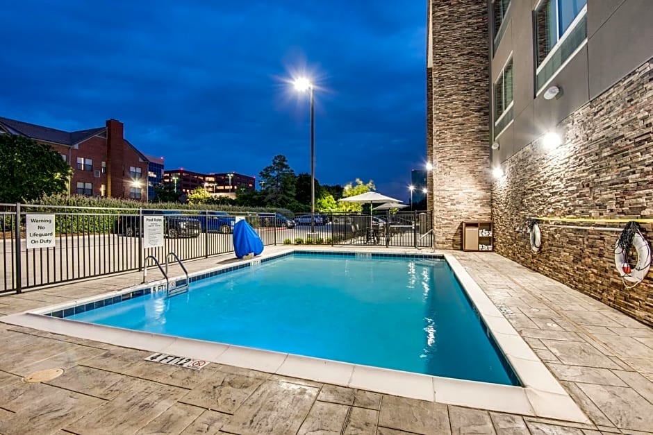 Holiday Inn Express & Suites Dallas North - Addison