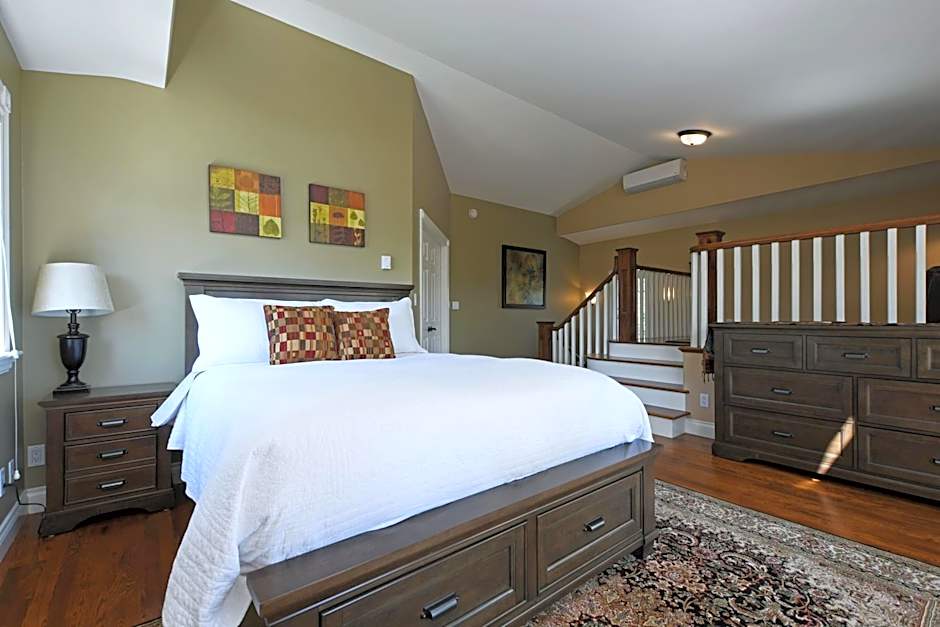 Character Stay across Swan Lake Nature Sanctuary