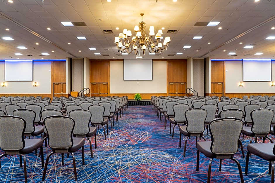 MCM Eleganté Hotel & Conference Center