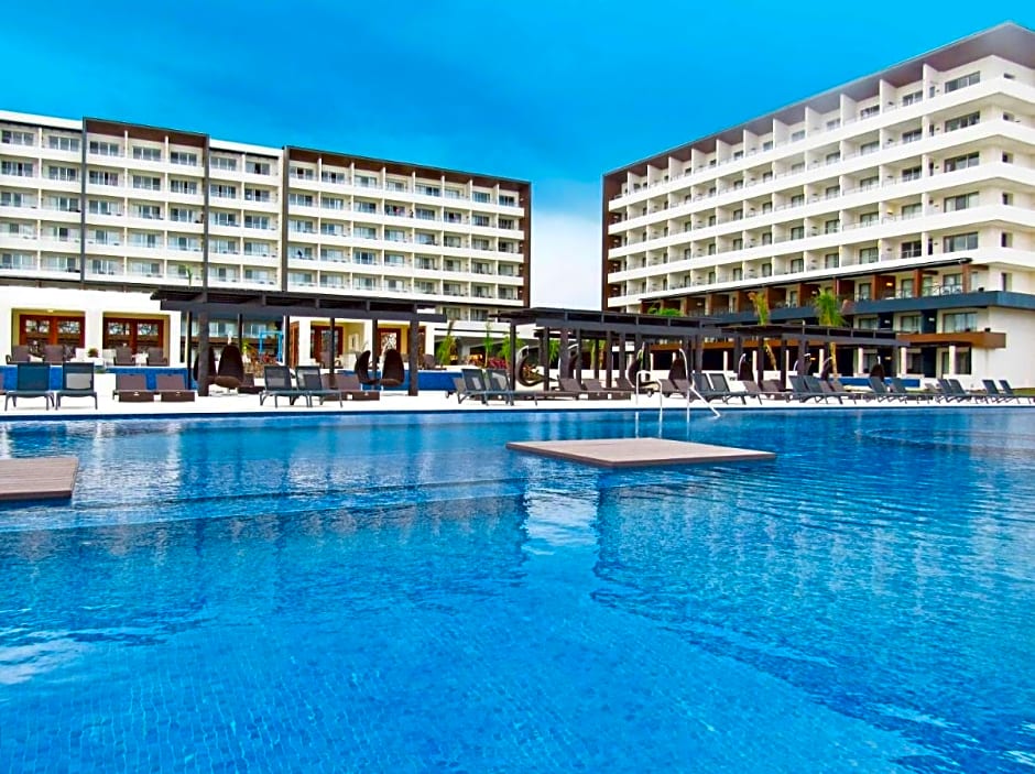 Royalton Blue Waters Autograph All-Inclusive Resor