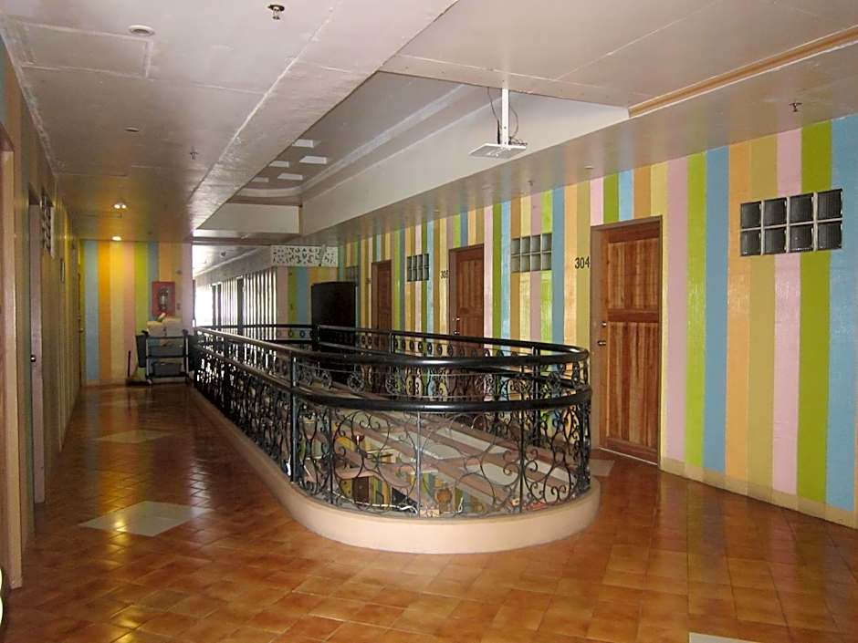 Plaza Maria Luisa Suites Inn