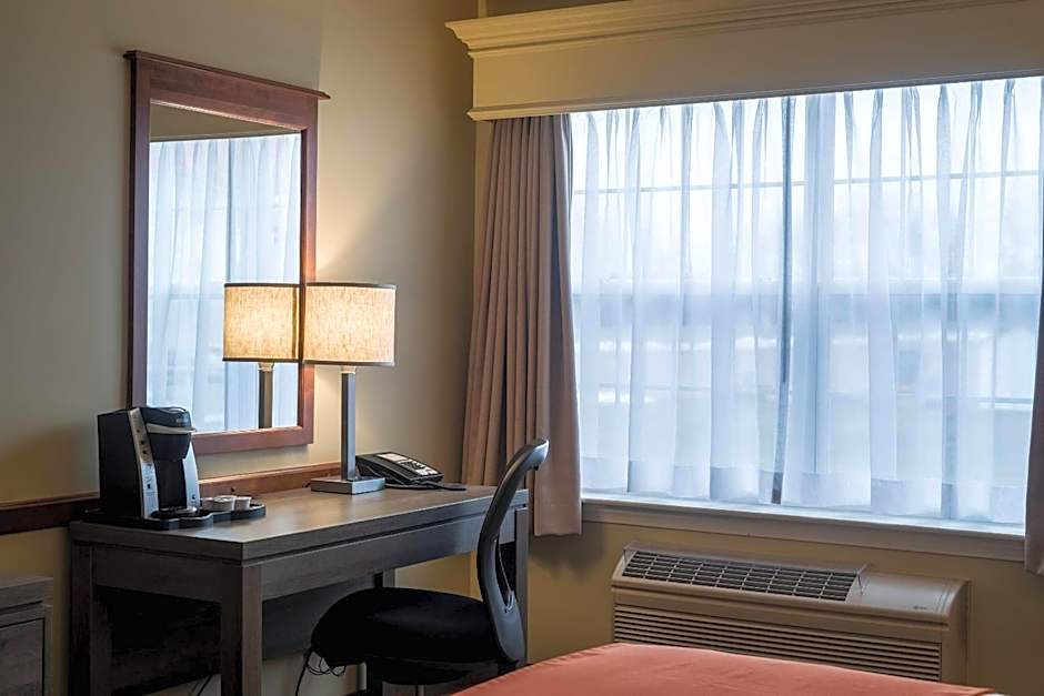 Amsterdam Inn & Suites, an Ascend Collection Hotel