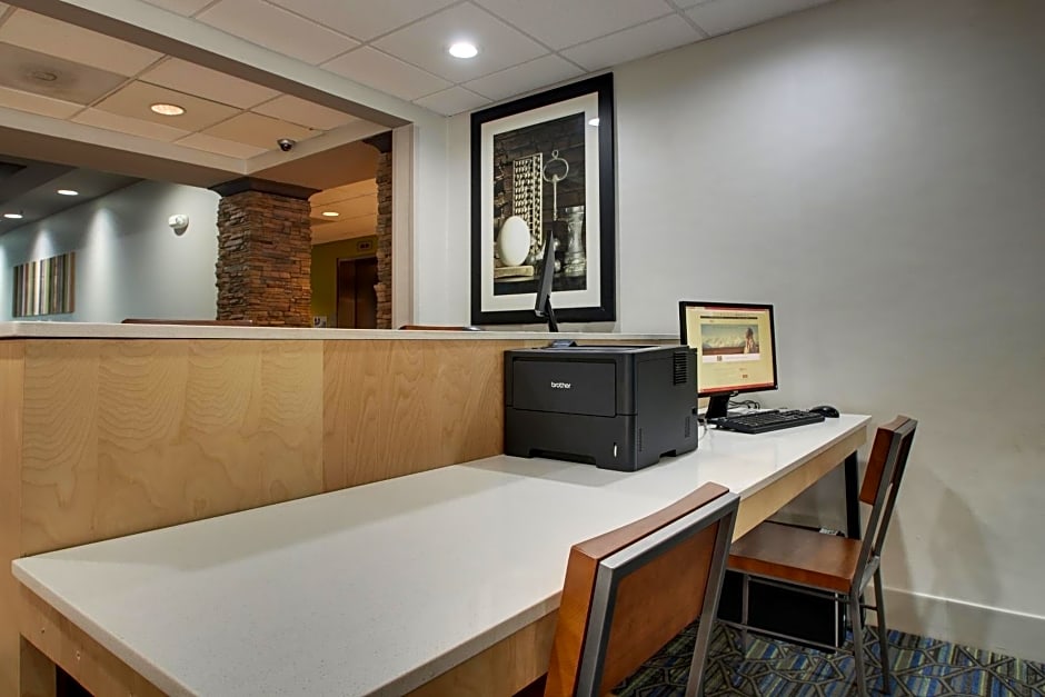 Holiday Inn Express Hotel & Suites Middleboro Raynham