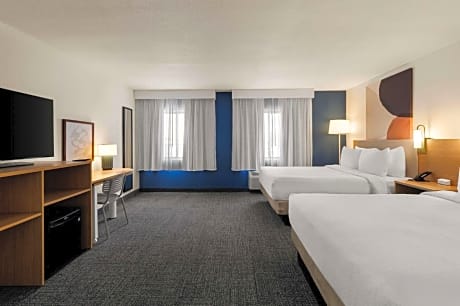 Queen Room with Two Queen Beds - Hearing Access