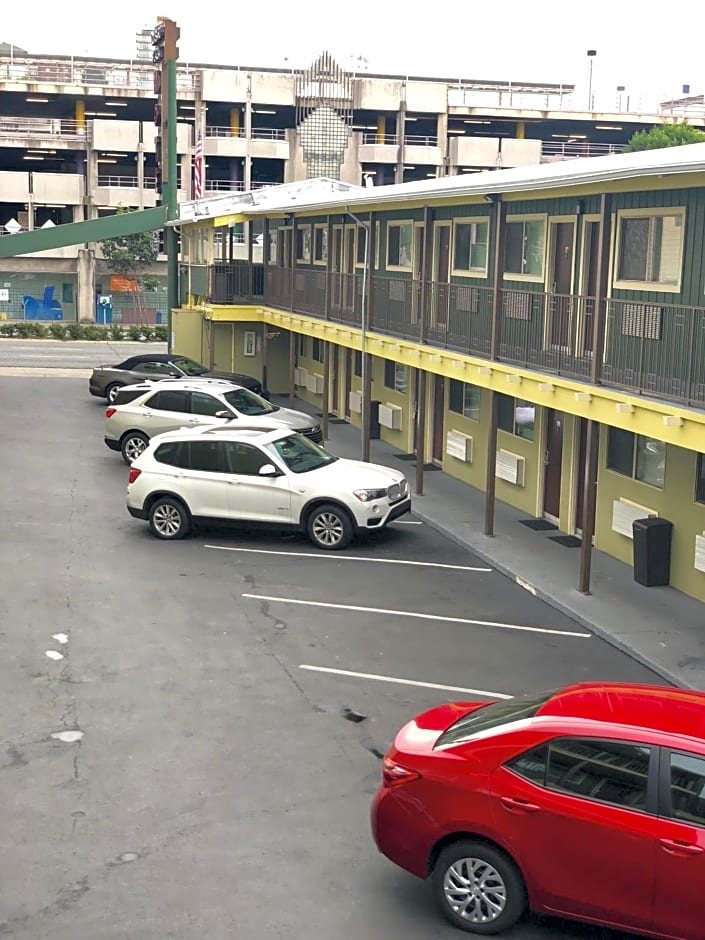 Lombard Plaza Motel