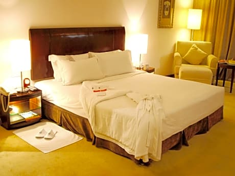 Business Suite with King Bed