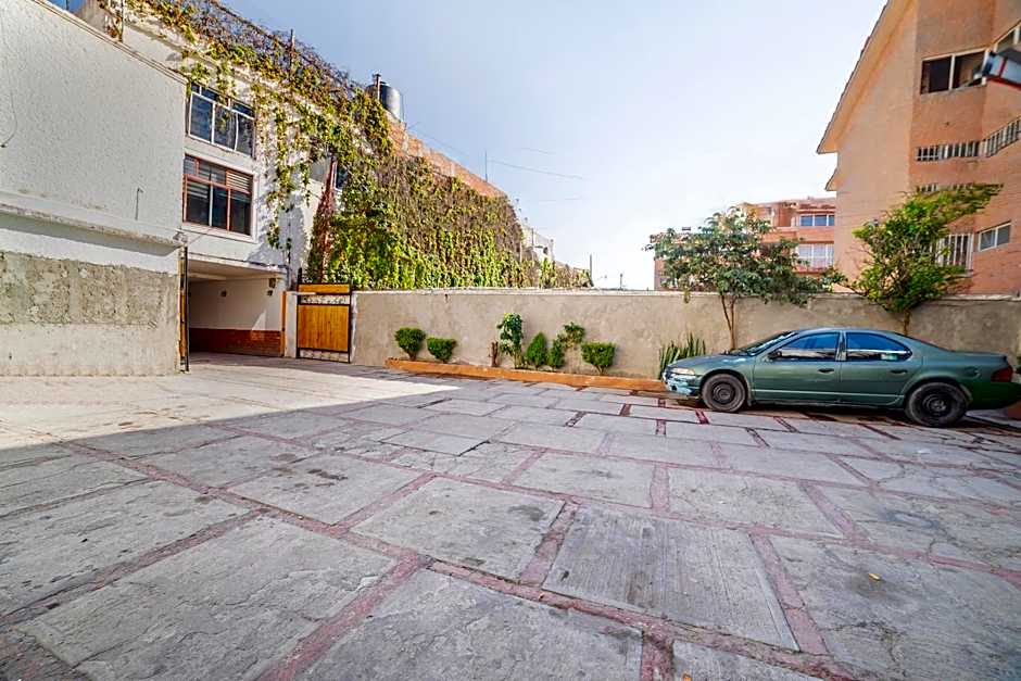 Capital O Hotel Casa Blanca