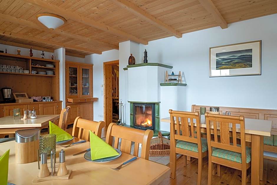Ferienanlage Zum Silberstollen 2 Häuser am Berg Polderhof und Weißeritzhütte
