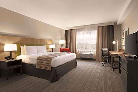 1 King Bed, Nonsmoking, Accessible