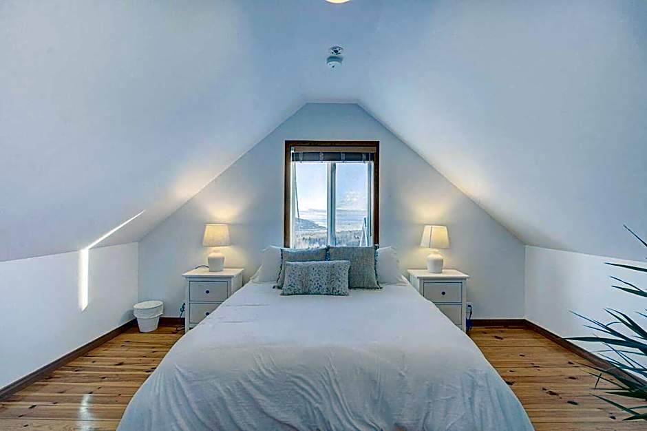 Idyllic Nature Retreat - Hot tub and Scenic Views