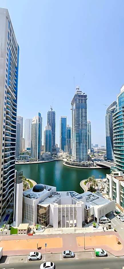 Spacious Apartment Marina View