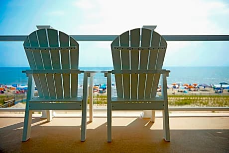 Studio Suite, Multiple Beds, Balcony (2 Queen Beds and 1 Double Sofa Bed)