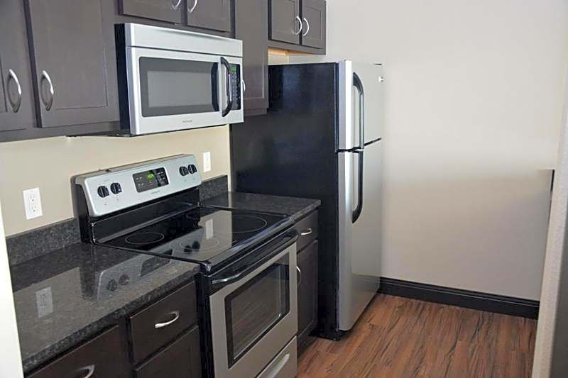 Roosevelt Inn & Suites