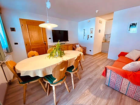 Apartment with Mountain View