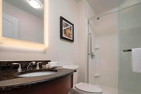 Queen Suite - Hearing Access/Non-Smoking