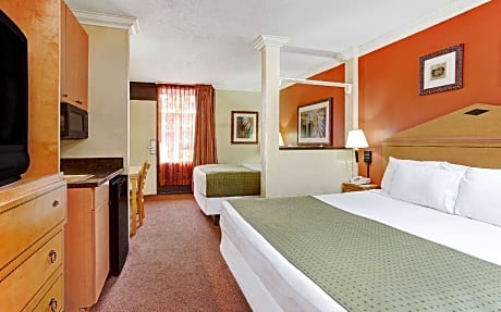 1 King Bed and 1 Double Bed Non-Smoking