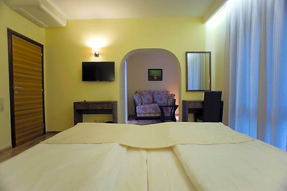 Хотел Аква Варвара - Минерални басейни и релакс