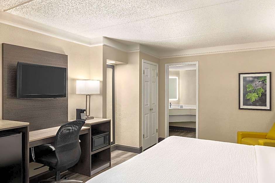 La Quinta Inn San Antonio I-35 N at Toepperwein